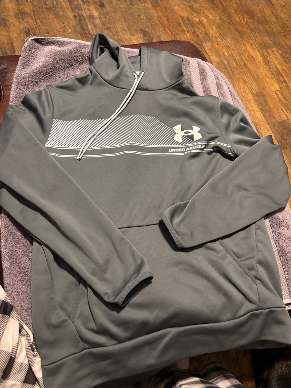 Men’s size L Under Armour Gray Turtleneck Performance hoodie